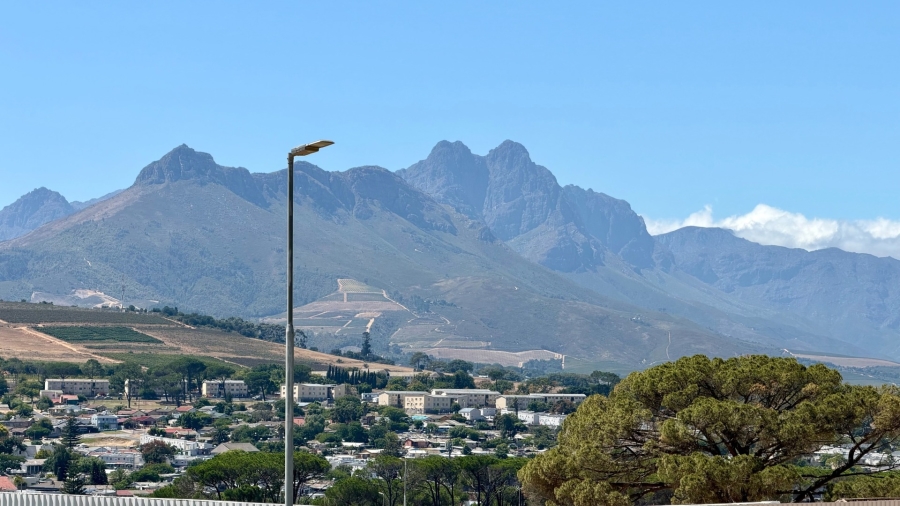 2 Bedroom Property for Sale in Newinbosch Western Cape